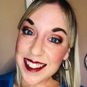 Meet your Posher, Stacy